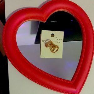 These are earrings there so cute hope u buy them go with every outfit